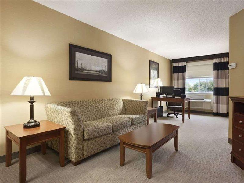 מלון Ramada By Wyndham דל ריו מראה חיצוני תמונה