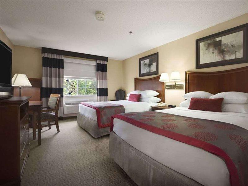 מלון Ramada By Wyndham דל ריו מראה חיצוני תמונה