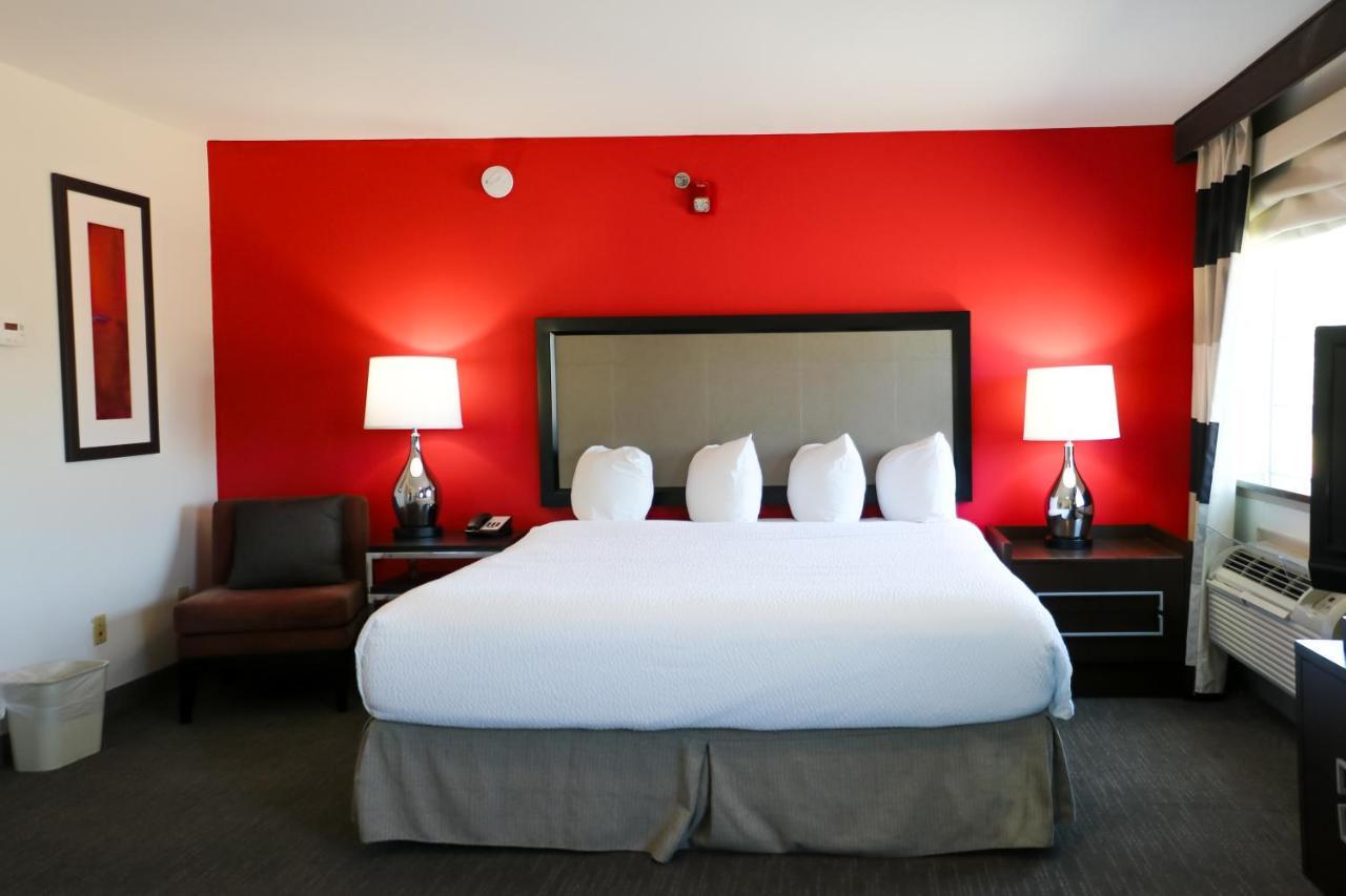 מלון Ramada By Wyndham דל ריו מראה חיצוני תמונה