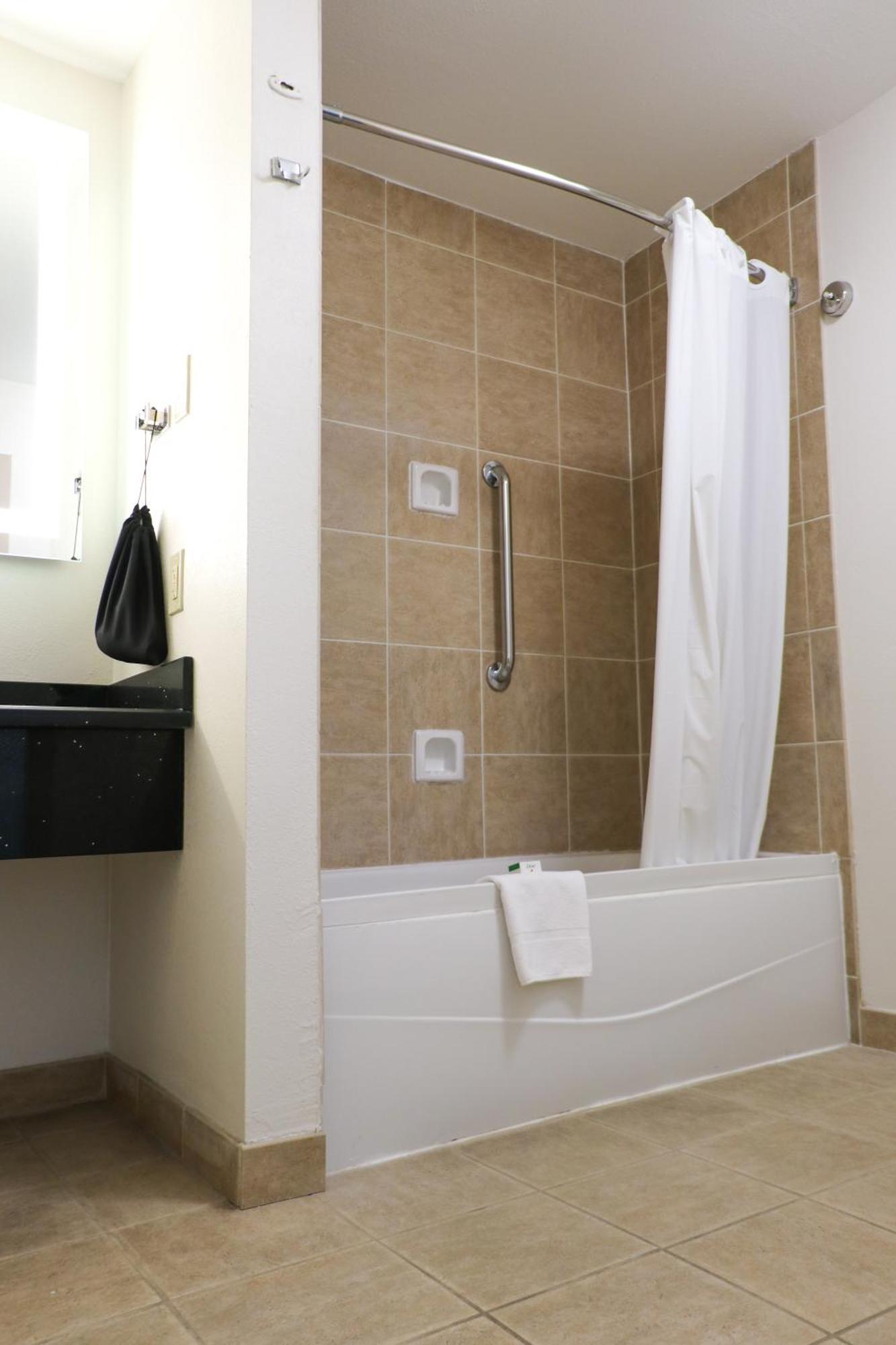 מלון Ramada By Wyndham דל ריו מראה חיצוני תמונה
