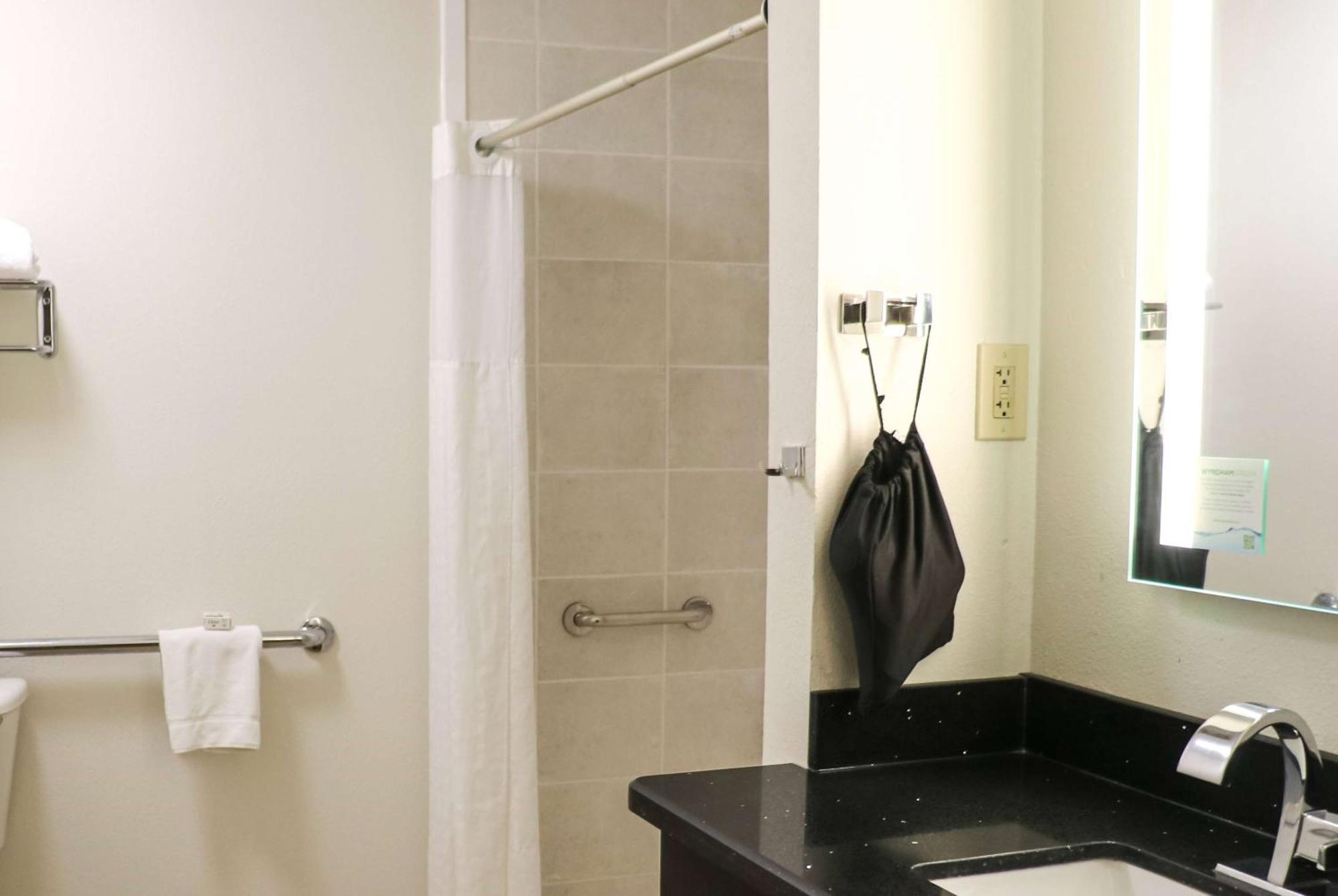 מלון Ramada By Wyndham דל ריו מראה חיצוני תמונה