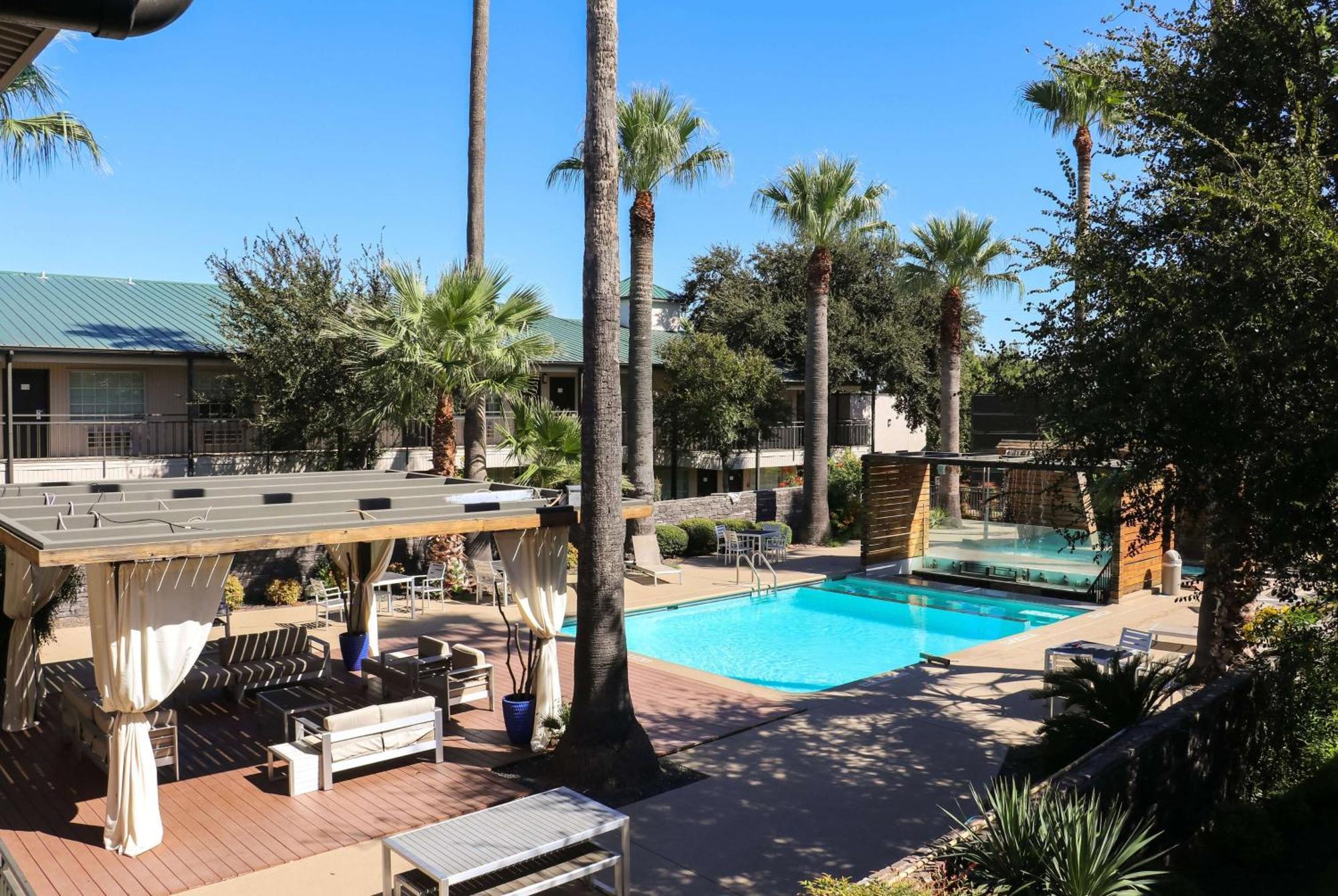 מלון Ramada By Wyndham דל ריו מראה חיצוני תמונה