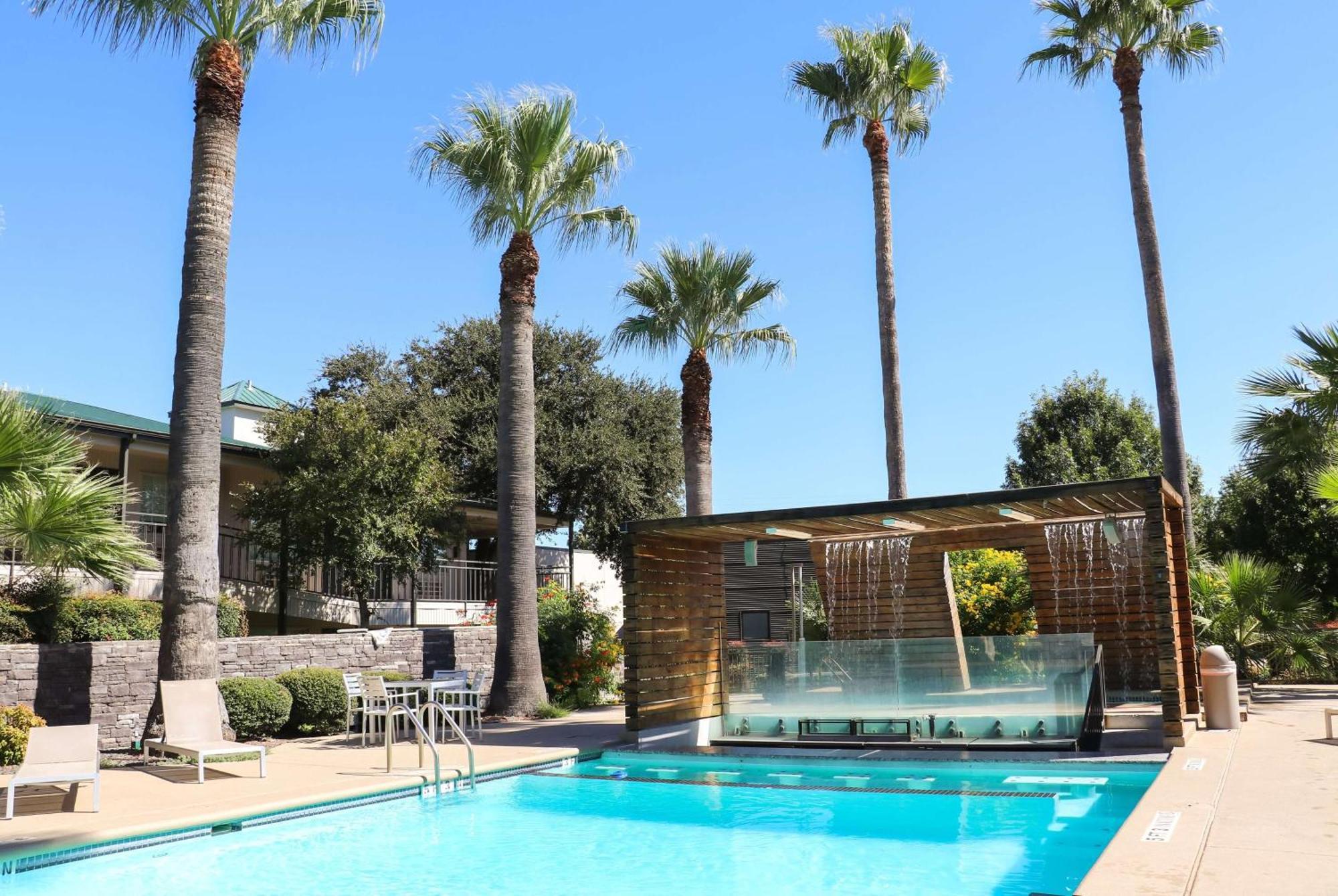 מלון Ramada By Wyndham דל ריו מראה חיצוני תמונה