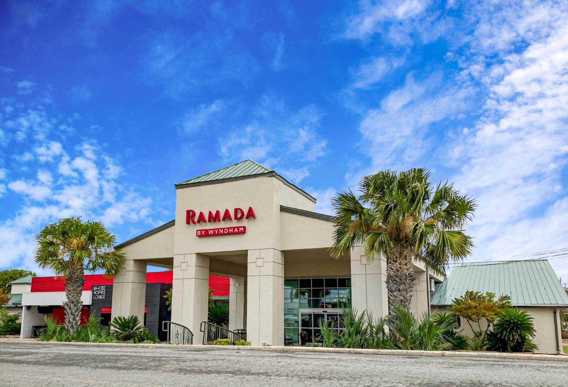 מלון Ramada By Wyndham דל ריו מראה חיצוני תמונה